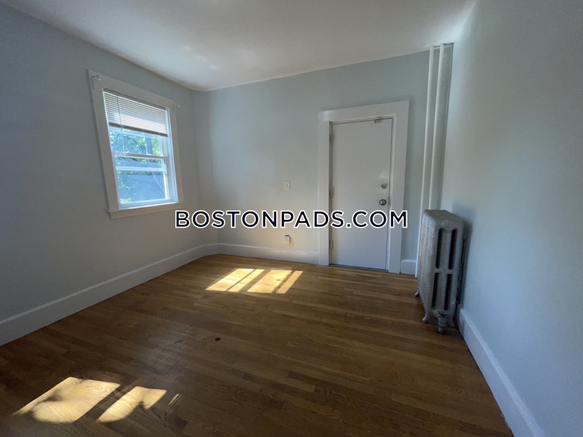 Boston - $7,125 /month