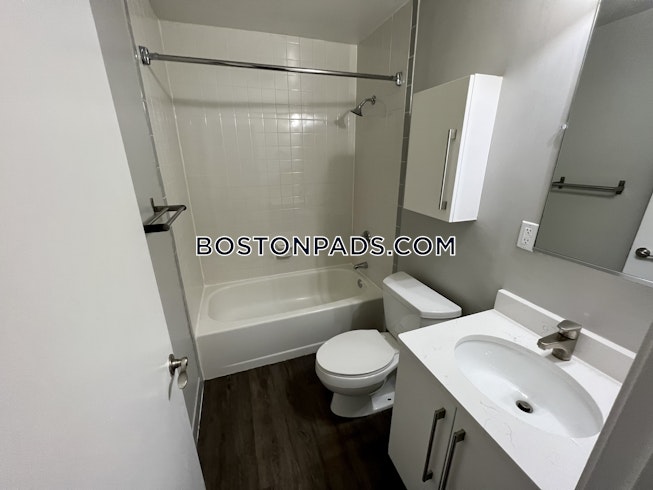 Boston - $3,252 /mo