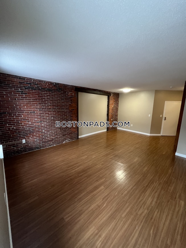 Boston - $2,214 /mo