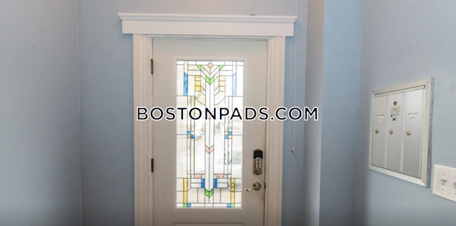 Boston - $7,000 /mo