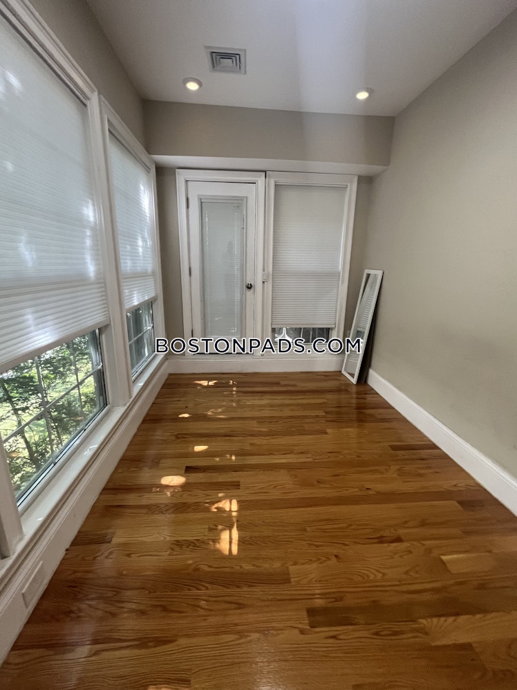 Commonwealth Ave., Boston