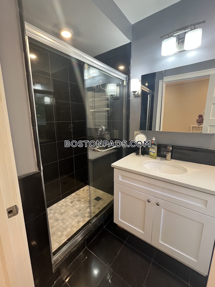 Commonwealth Ave., Boston