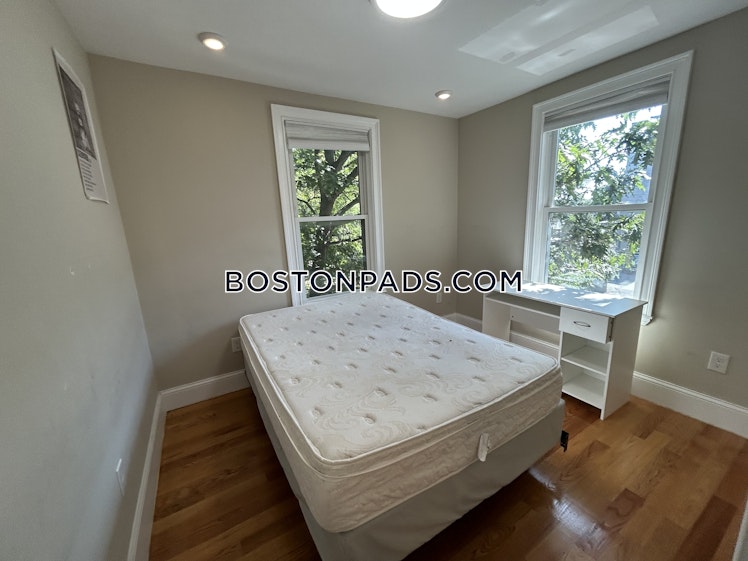 Commonwealth Ave., Boston