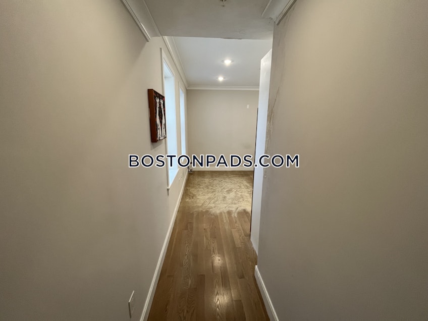 Boston - $3,925 /month