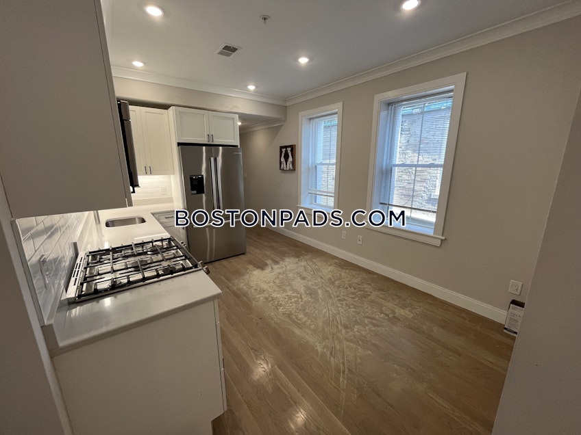 Boston - $3,925 /month