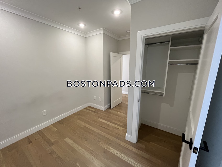 Boston - $3,925 /month