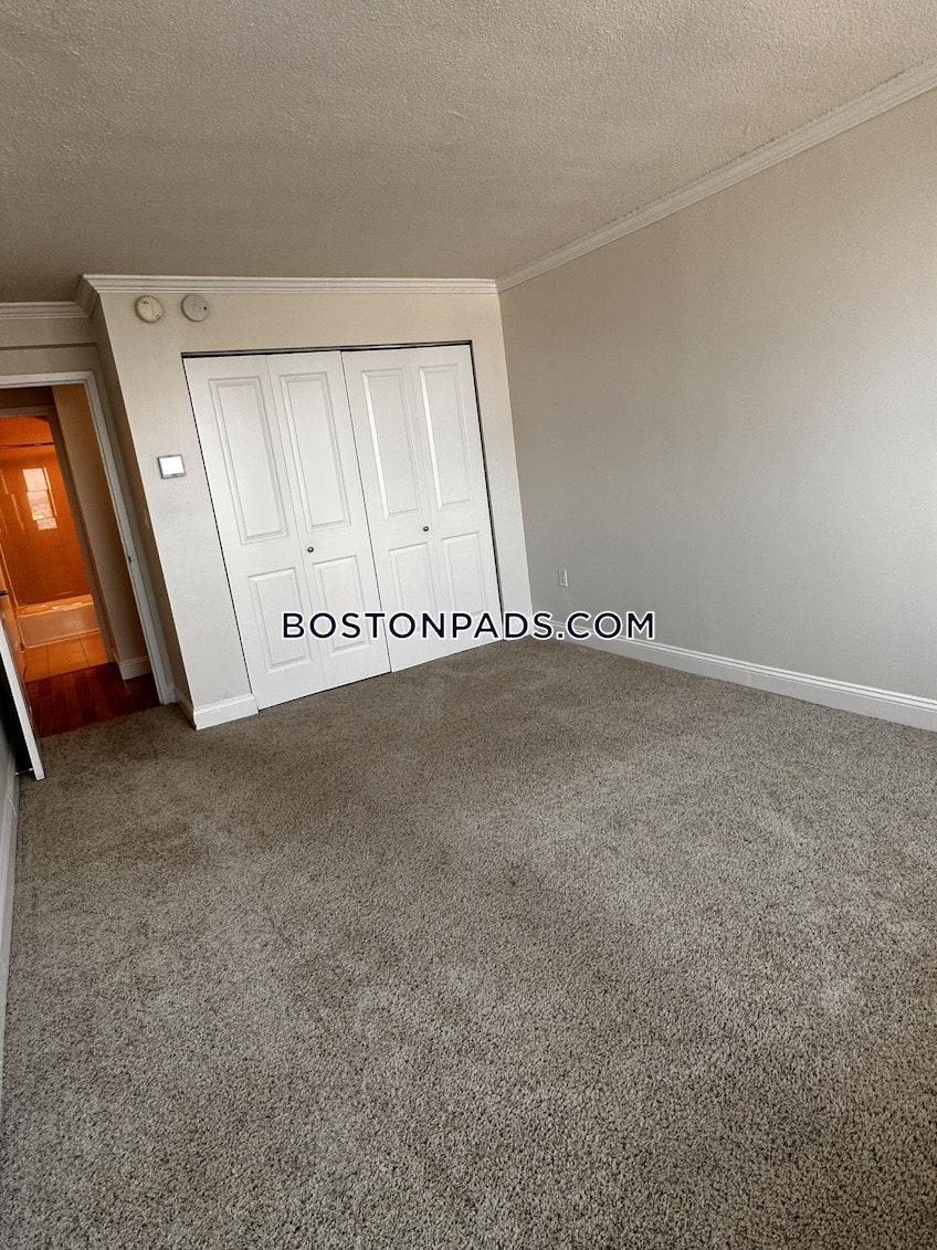 Boston - $5,935 /month