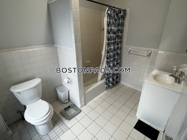 Boston - $2,200 /mo