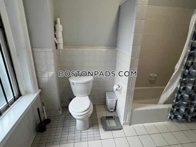 Boston - $2,200 /mo