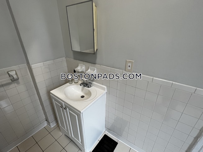 Boston - $2,200 /mo