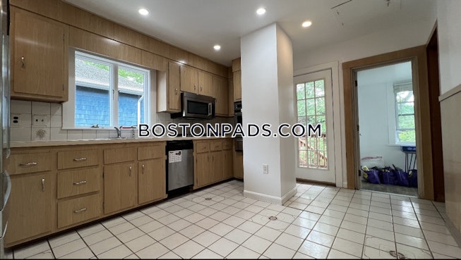 Somerville - $6,200 /mo