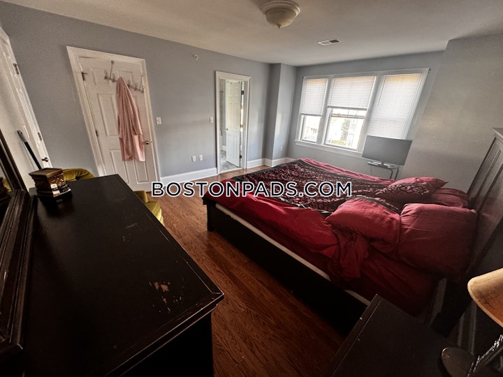 roslindale-apartment-for-rent-3-bedrooms-25-baths-boston-4000-4861424 