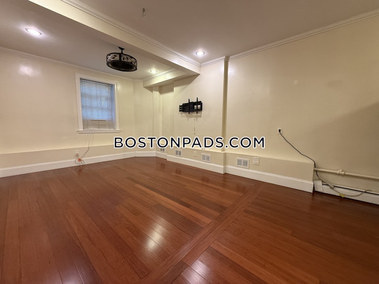 Beacon St., Brookline