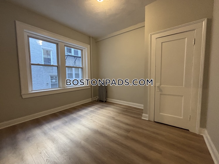 Commonwealth Ave., Boston