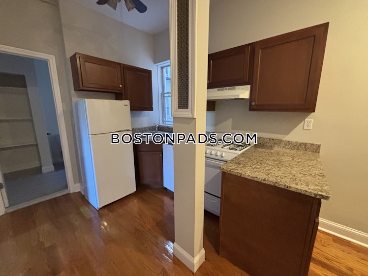 Commonwealth Ave., Boston