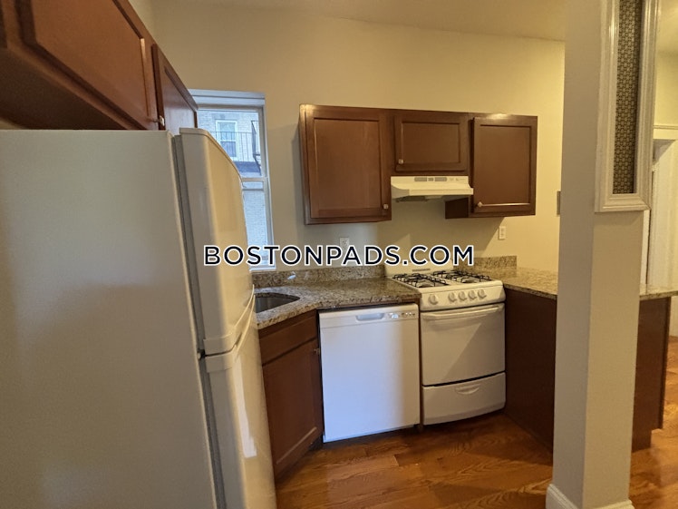 Commonwealth Ave., Boston