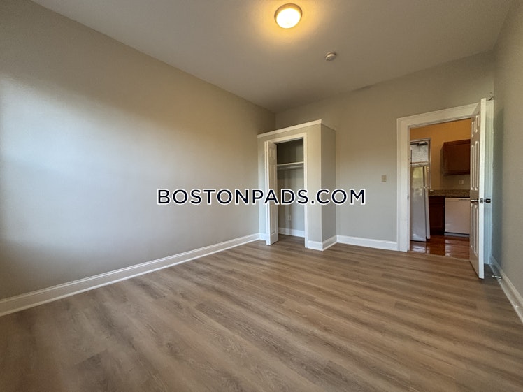 Commonwealth Ave., Boston