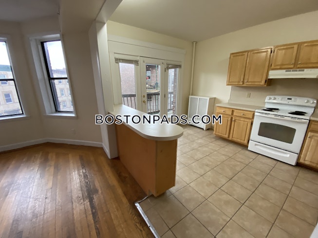 Boston - $4,475 /mo