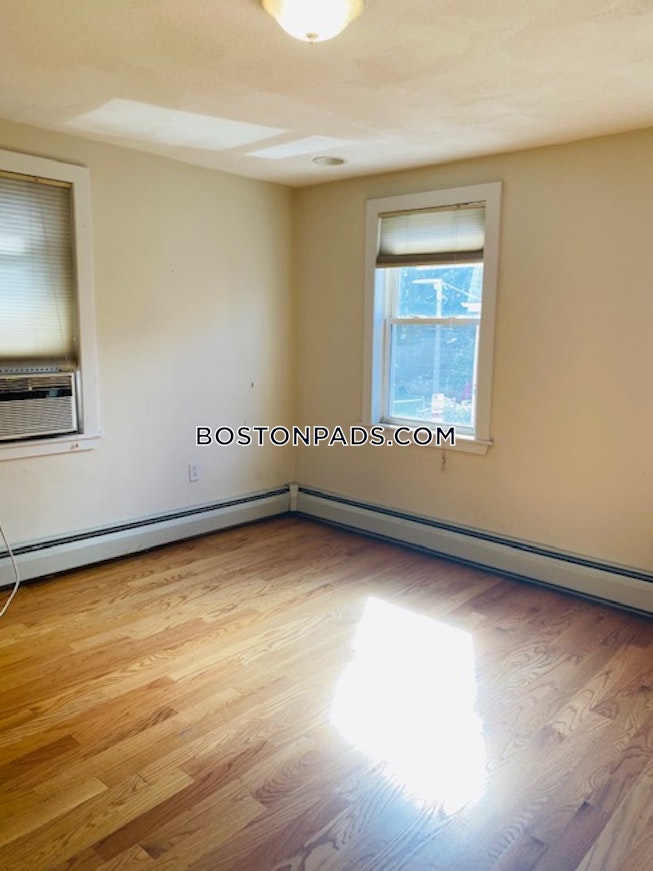 Boston - $4,900 /mo