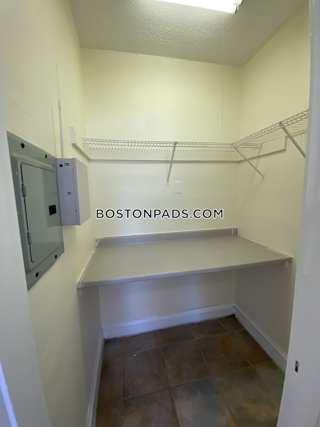 Boston - $2,350 /mo