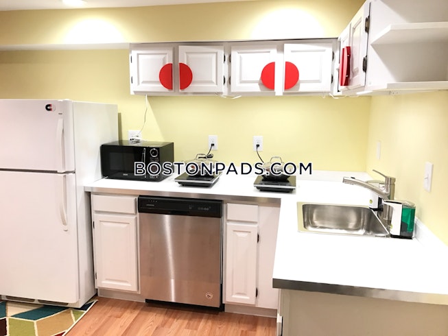 Boston - $2,600 /mo