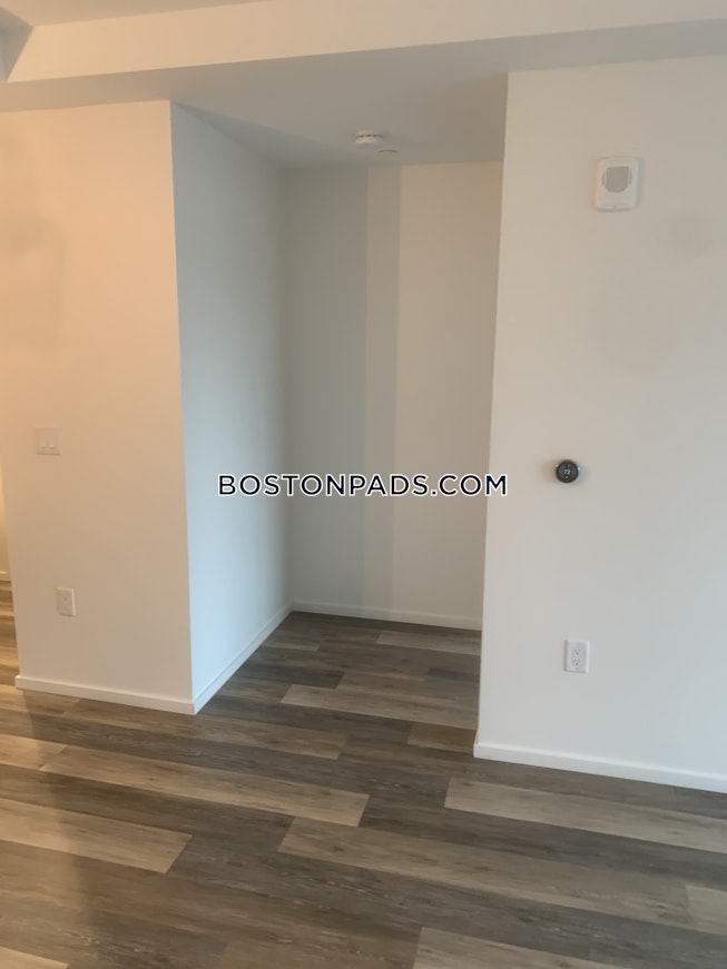 Boston - $3,572 /mo