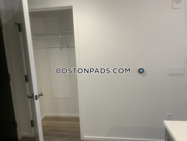 Boston - $3,572 /mo