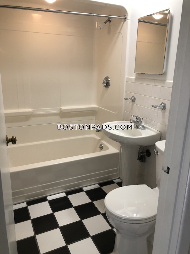 Boston - $1,700 /mo