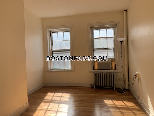 Boston - $2,900 /mo