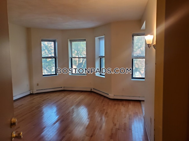 Boston - $2,200 /mo