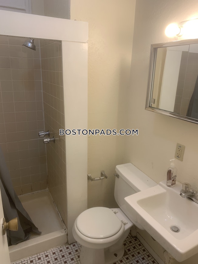 Boston - $2,100 /mo