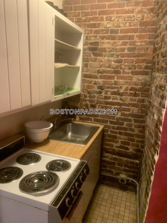 Boston - $2,100 /mo