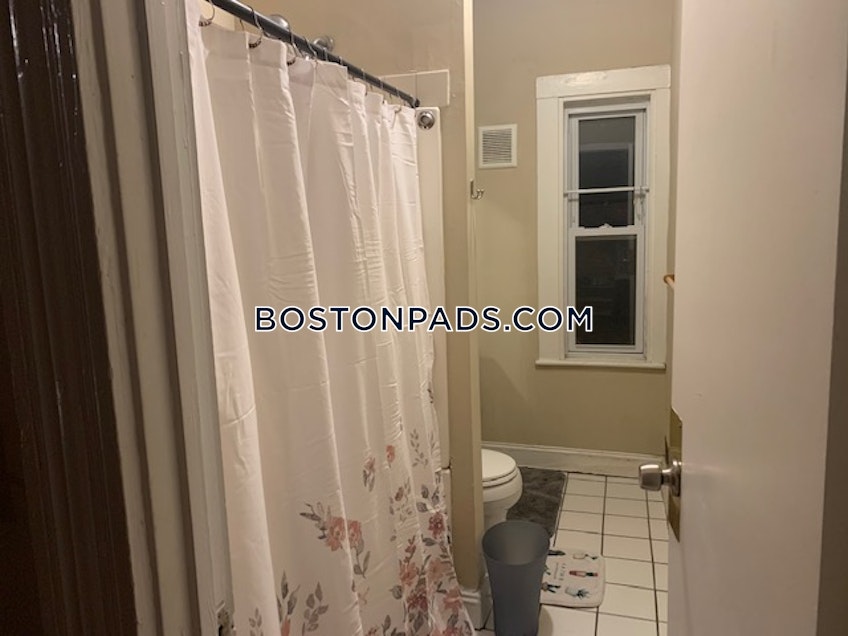 Boston - $4,225 /month
