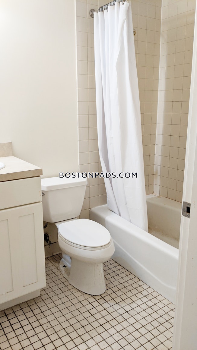 Boston - $3,100 /mo