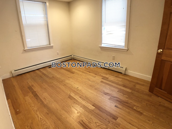 Boston - $4,900 /mo