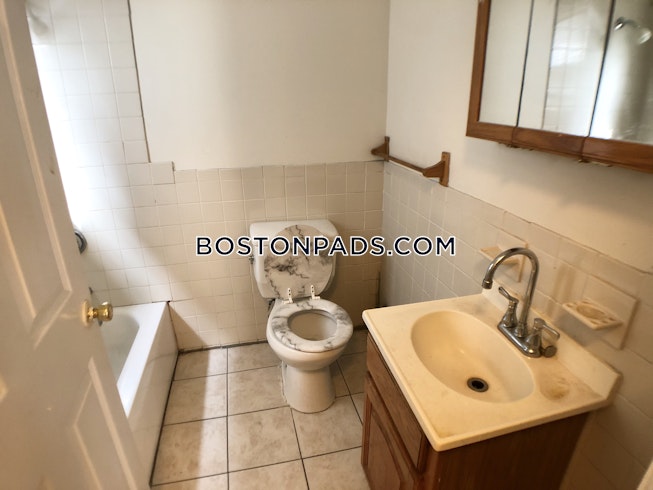 Boston - $4,900 /mo