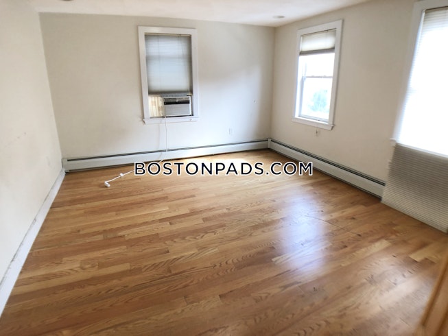 Boston - $4,900 /mo