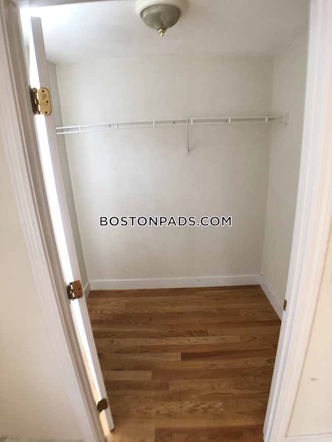 Boston - $4,900 /mo