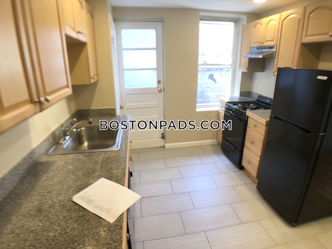 Boston - $2,800 /mo