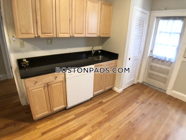 Boston - $2,950 /mo