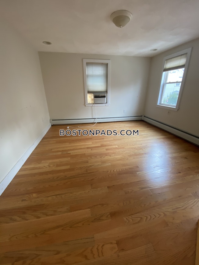 Boston - $4,900 /mo