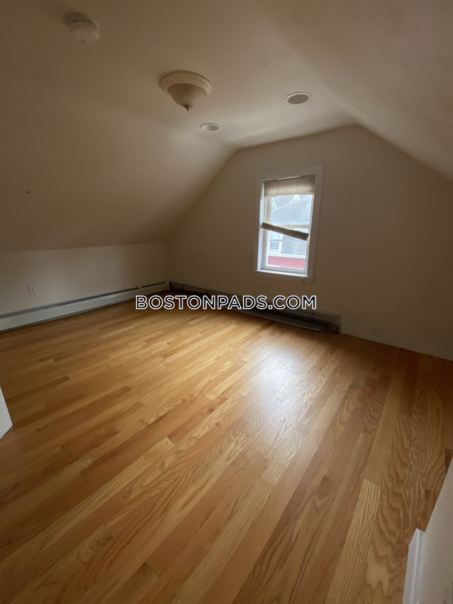 Boston - $4,900 /mo