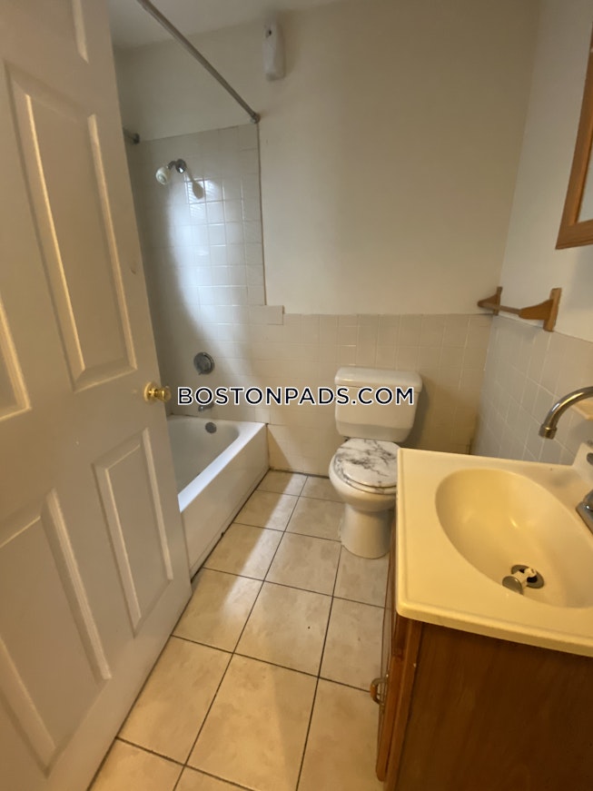 Boston - $4,900 /mo