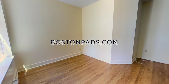 Boston - $2,600 /mo