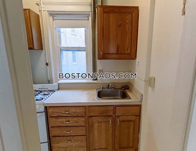 Boston - $3,000 /mo