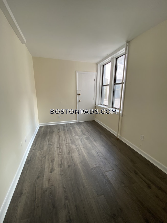 Boston - $4,475 /mo