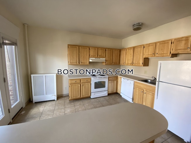 Boston - $4,475 /mo