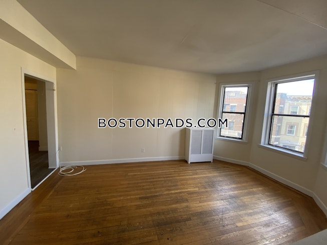 Boston - $4,475 /mo