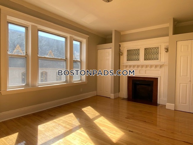 Boston - $4,200 /mo