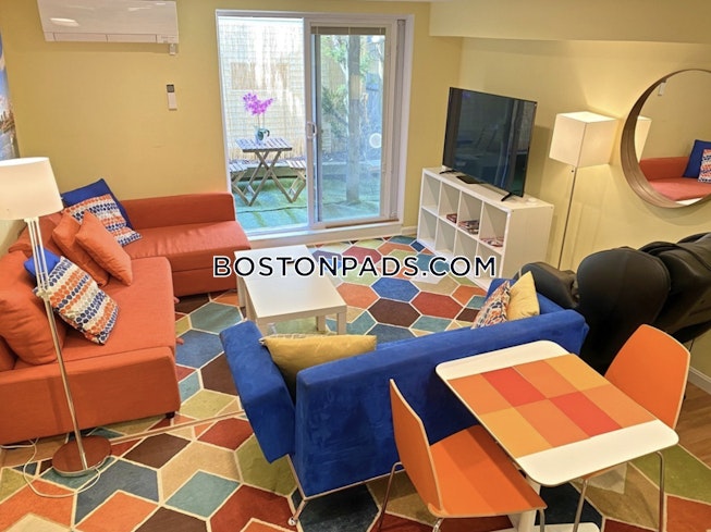 Boston - $2,600 /mo